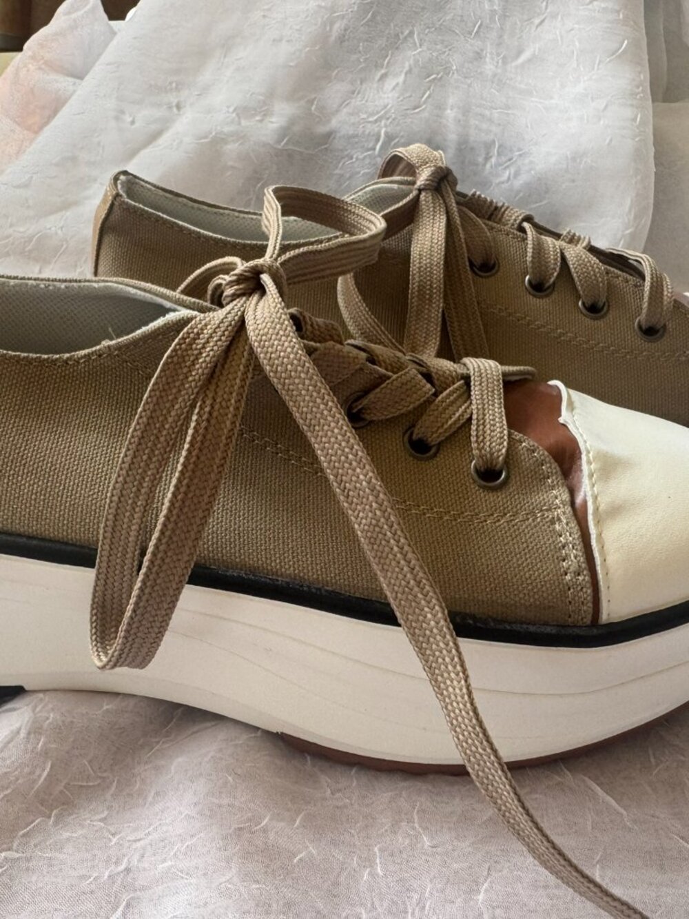 NWOT Chunky Women's lightweight platform sneakers